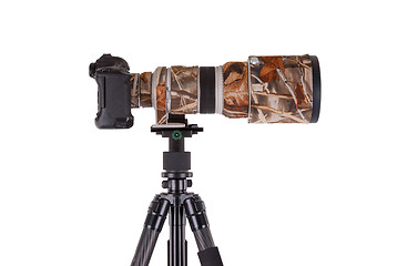 Image showing Long camouflages professional supertele on tripod