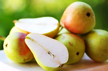 Image showing Ripe pears on table