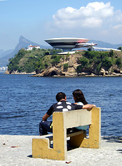 Image showing boyfriend and girlfriend in front of the Museum and Corcovado