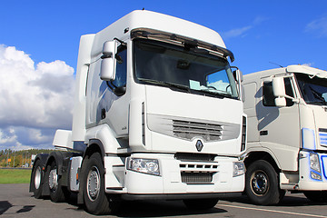 Image showing White Renault Premium 460 Truck