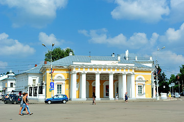 Image showing Former military guardhouse (19 cent.) in Kostroma (Golden Ring of Russia) in the central (Susanin) square