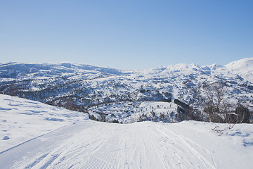 Image showing Ski track to the edge