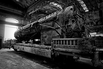 Image showing Old industrial locomotive in the garage