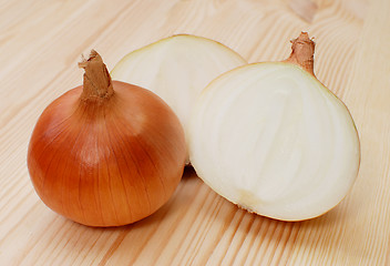 Image showing White onions, whole and halved