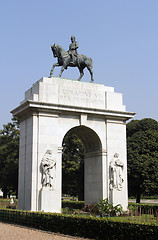 Image showing Edwards VII Rex imperator statue, southern entrance of Victoria Memorial Hall, Kolkata