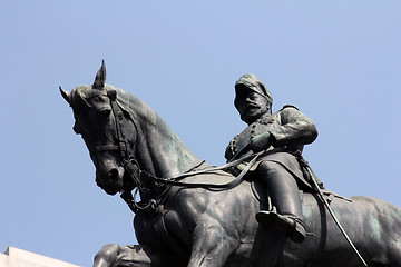 Image showing Edwards VII Rex imperator statue, southern entrance of Victoria Memorial Hall, Kolkata