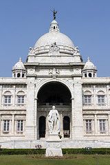 Image showing Victoria Memorial in Kolkata, India. Statue of Lord Curzon.