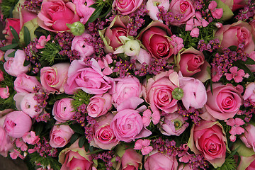 Image showing Mixed pink flower arrangement