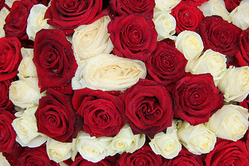 Image showing Wedding centerpiece in red and white