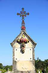 Image showing Crucifix with ceramic flowers