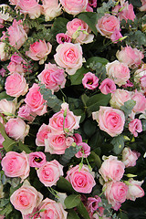 Image showing Pink wedding centerpiece: roses and eustoma