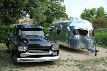 Image showing Classic car and caravan