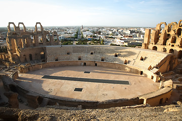 Image showing Amphitheatre with El Djem city skyline