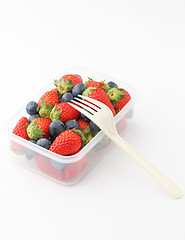 Image showing Strawberry and blueberry mix in lunch box