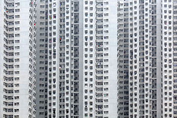 Image showing Overpopulated building in city