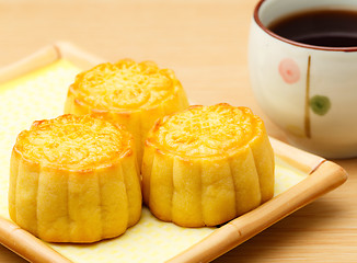 Image showing Mooncake and tea