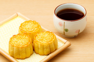 Image showing Mooncake and tea