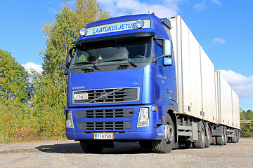 Image showing Blue Volvo FH Truck with Full Trailer