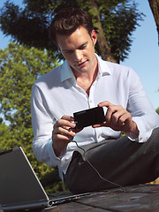 Image showing man with camera and laptop e