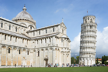 Image showing Tower of Pisa with cathedral