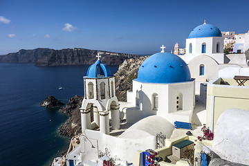 Image showing Blue and white church of Oia village 