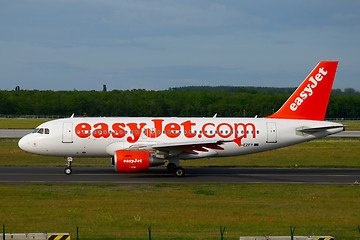 Image showing Plane taxiing