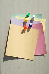 Image showing color pins with color note paper