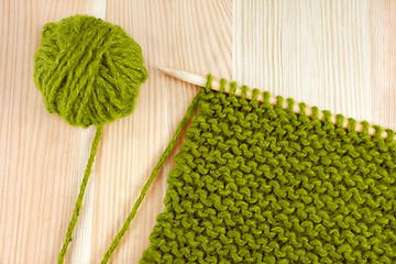 Image showing Green wool and garter stitch on knitting needle