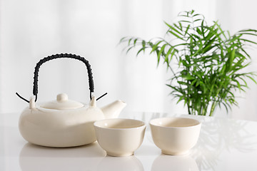 Image showing Ceramic teapot and cups on the table