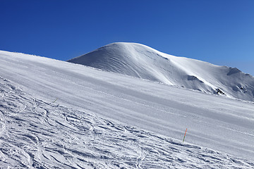 Image showing Ski slope and blue cloudless sky in nice winter day