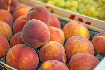 Image showing peaches on a market