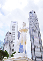 Image showing Sir Tomas Stamford Raffles monument