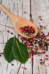 Image showing mixture of peppers in spoon and bay leaves 