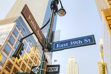 Image showing Fifth avenue sign