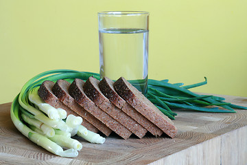 Image showing Bread, onion and water