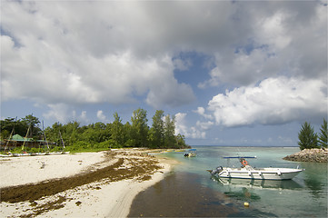 Image showing North coastline of La Digue in low-tide