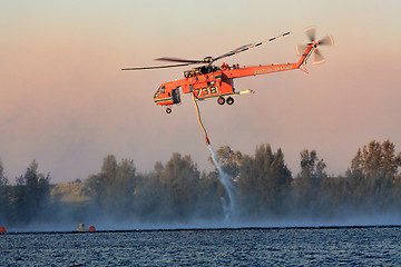 Image showing Air Crane fighting bush fires