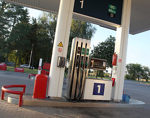 Image showing gas station