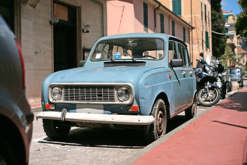 Image showing Old damaged car