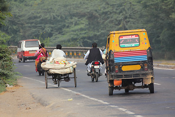 Image showing variety of vehicles on indian road