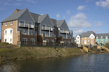 Image showing Homes  by the lake