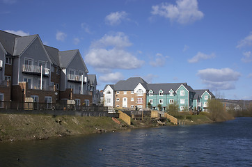 Image showing Homes  by the lake