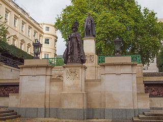 Image showing George and Elizabeth monument London