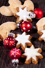 Image showing fresh tasty christmas cinnamon cookies and sticks decoration 