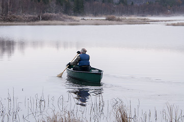 Image showing Man i canoe