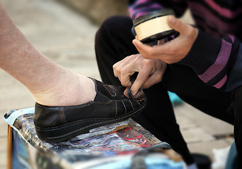 Image showing Getting a shoe shine