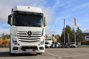 Image showing White Mercedes-Benz Actros Truck