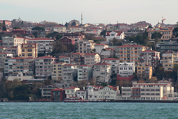 Image showing houses in Istanbul on banks of Bosphorus Strait