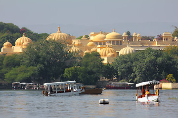 Image showing boats and palace on Pichola lake