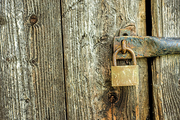 Image showing old  lock at a barn